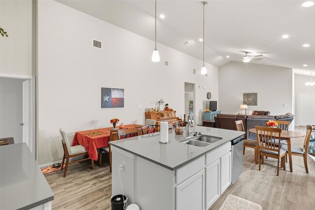 Building Photo - 9977 Tammy Ln