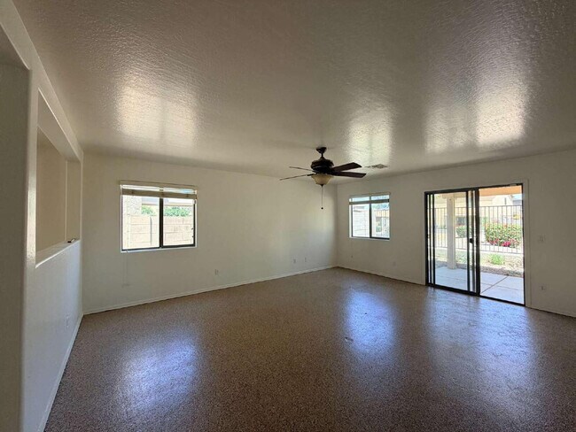 Building Photo - 2344 E Meadow Creek Way