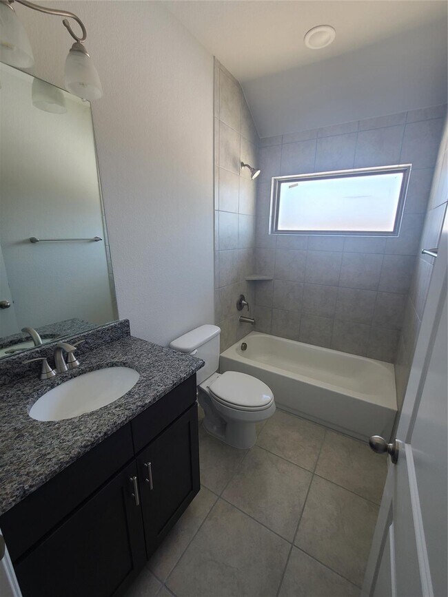 Building Photo - 525 Hillcrest Cir