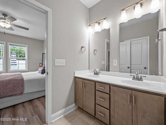 Building Photo - 150 Coastline Cir