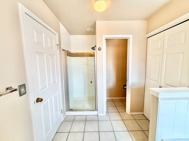 Building Photo - 6458 Silver Mesa Dr