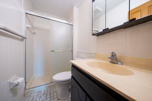 Building Photo - 17420 Barrington Ct