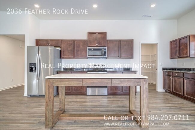 Building Photo - 2036 Feather Rock Dr