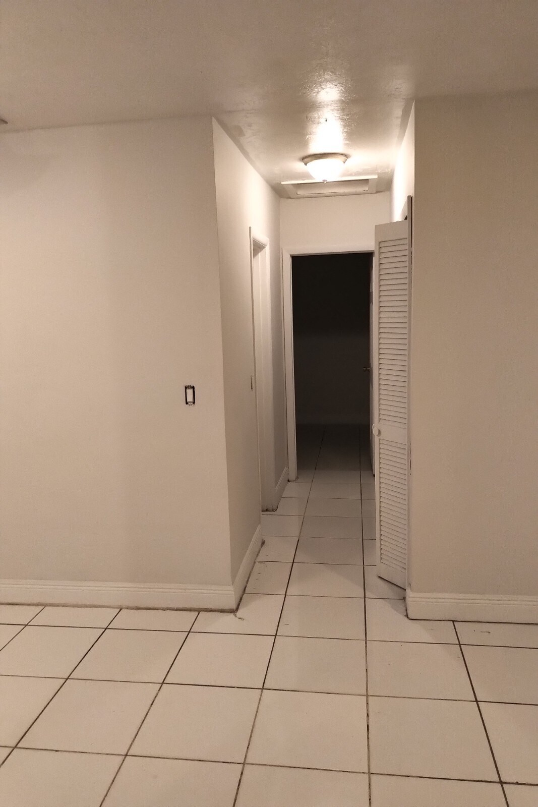 Hallway - 2813 Acapulco Dr