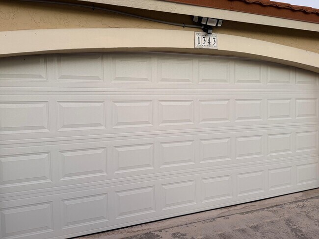 Building Photo - 1343 Lake Breeze Dr