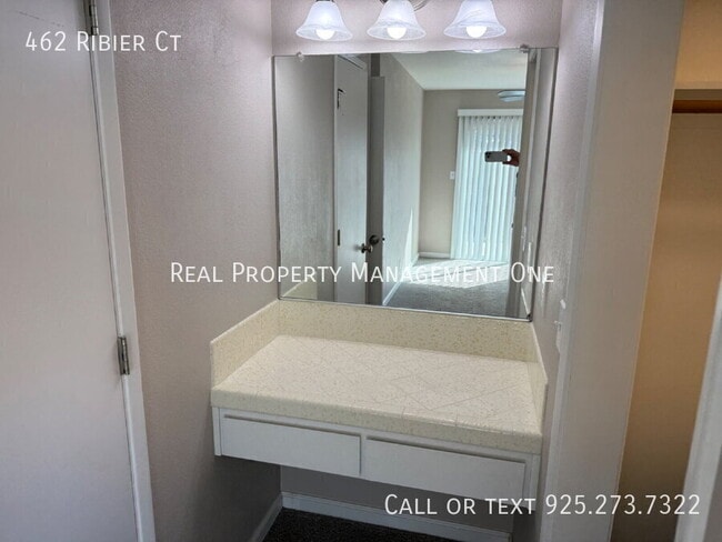 Building Photo - 462 Ribier Ct