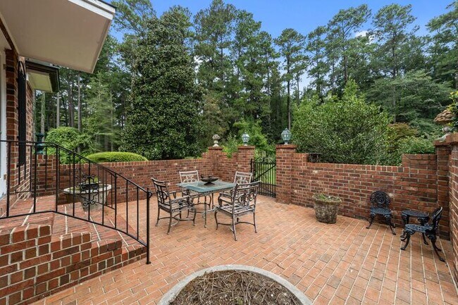 Building Photo - 221 Magnolia Ln