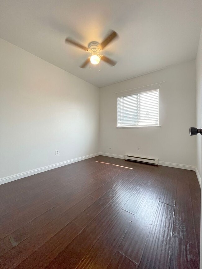 Building Photo - 3 Bed + 1.5 Bath + 2 Car Garage