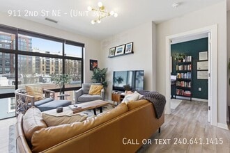 Building Photo - 911 2nd St NE