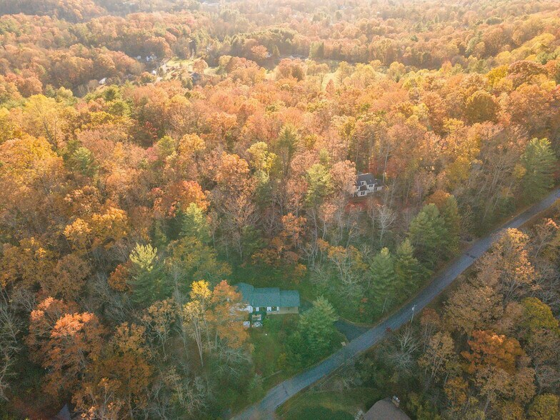 Building Photo - 32 Whitaker View Rd