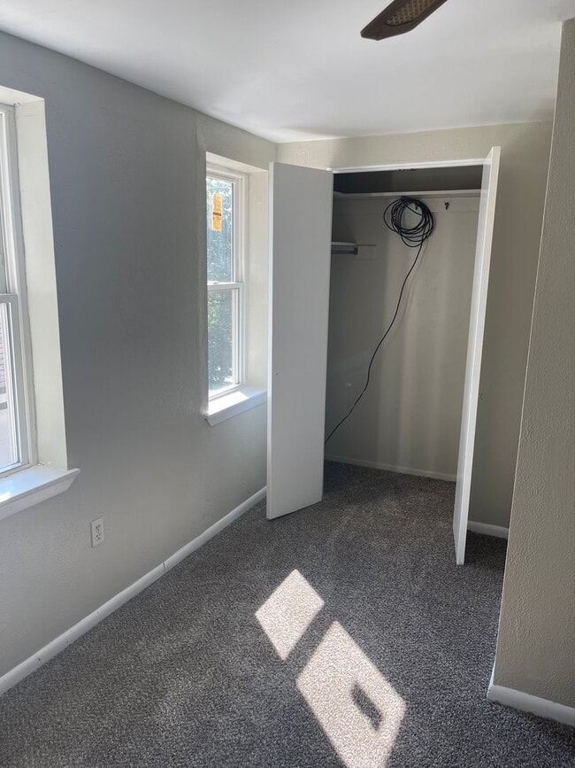 Building Photo - 1034 Chelton Ave