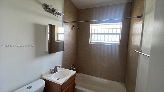 Building Photo - 1995 NE 167th St