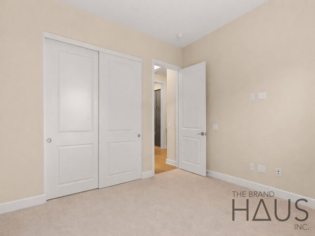 Building Photo - Rare 55+ Gated Travata Community – Bedrooms on Main + Loft + Resort-Style Amenities!