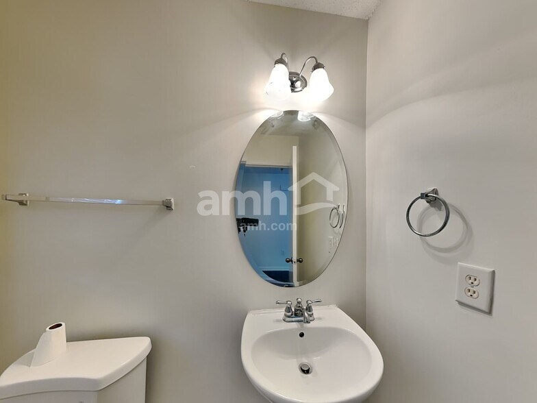 Building Photo - 4426 Red Hook Rd