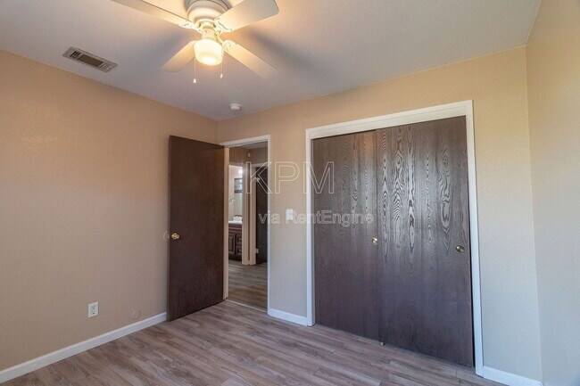 Building Photo - 2930 Angel Dr