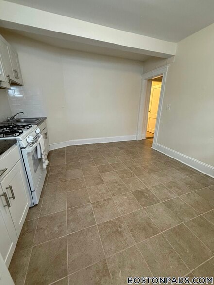 Building Photo - 17 Barrows St