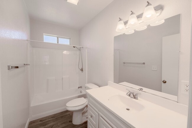 Building Photo - Beautifully updated 2 bed, 2 bath single-family home in Logan Heights