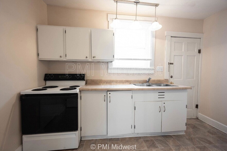 Building Photo - 411.5 S East St