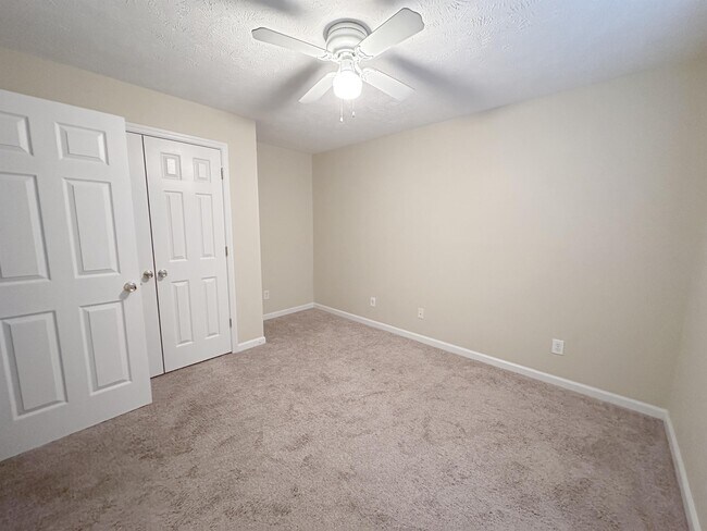 Building Photo - 410 Bubble Creek Ct