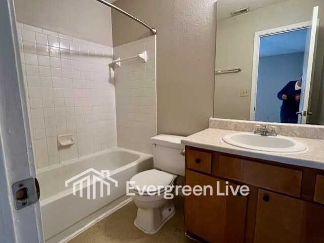 Building Photo - 107 Jardin Ct