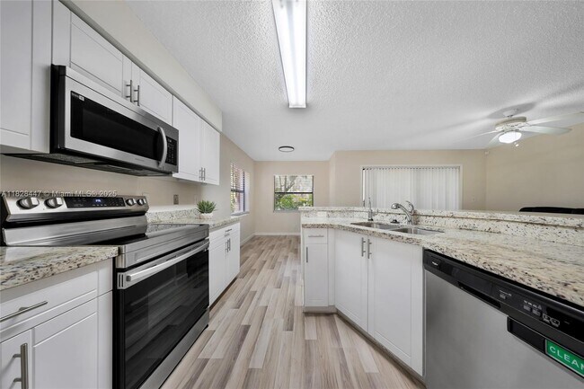 Building Photo - 9999 Summerbreeze Dr