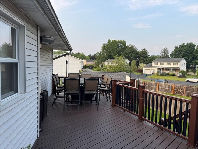 Building Photo - 33 Lake Nanuet Dr