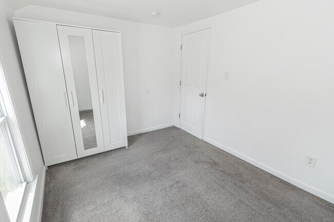 Building Photo - 125 Bell St