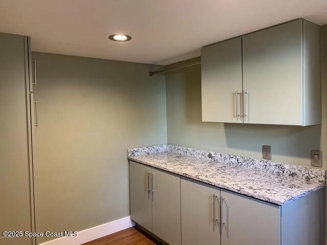 Building Photo - 905 Parkside Pl