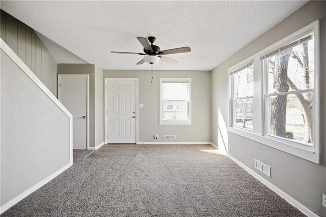 Building Photo - Charming 2-Bedroom/1-Bath Home in the Hear...