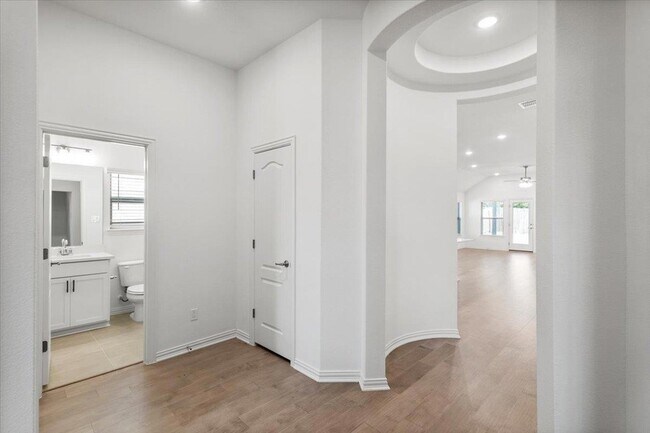 Building Photo - 1429 Cole Ests Dr