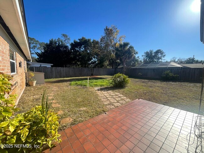 Building Photo - 1136 Willow Ln