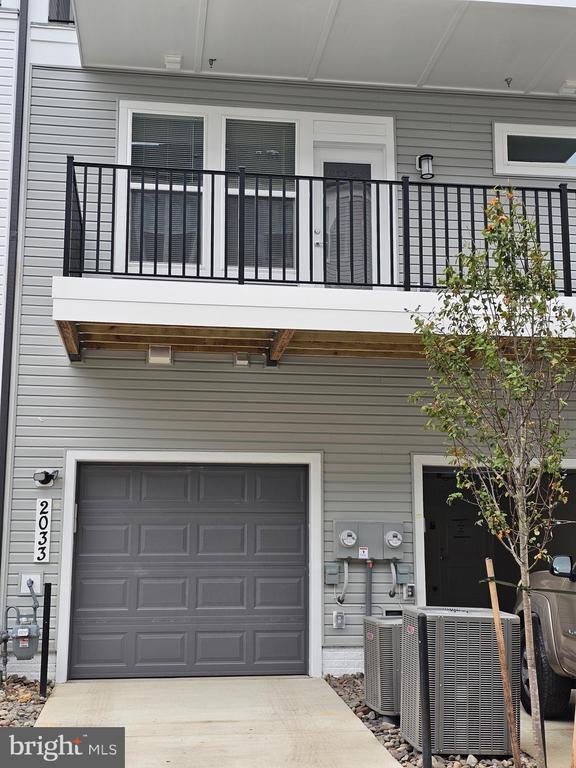 Building Photo - 2033 Henson Norris St