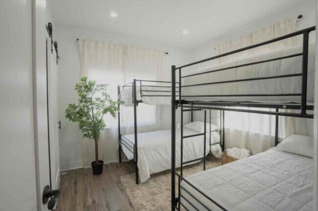 Building Photo - 2708 Cincinnati St