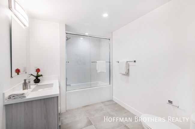 Building Photo - 11702 Magnolia Blvd