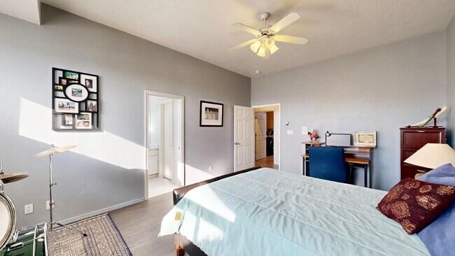 Building Photo - Move in Special Luxury 4 bedroom 4.5 bathr...