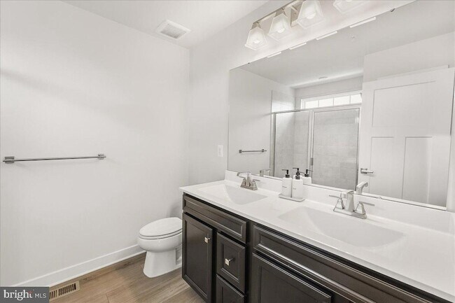 Building Photo - 1403 Wilmer Park Ln