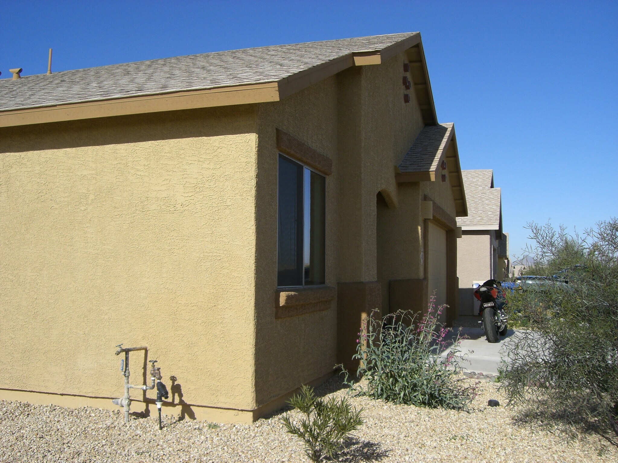 Building Photo - 4042 E Big Game Pl