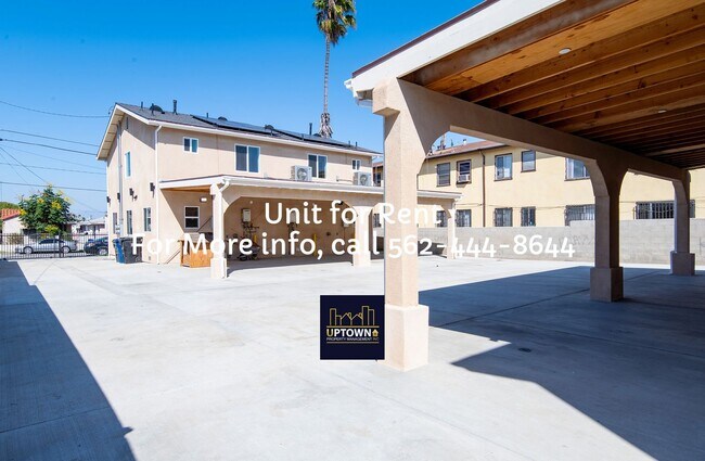 Building Photo - Townhome - 3 Bedrooms-2.5 Baths - Los Angeles
