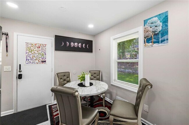 Building Photo - 4317 Brookside Dr