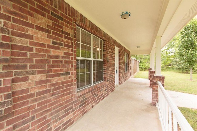 Building Photo - 26350 Easy St