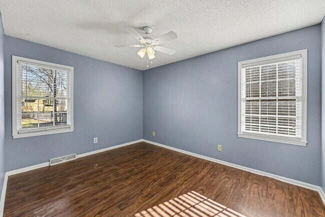 Building Photo - 108 Laurels Curve