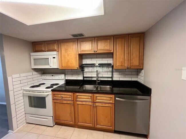 Building Photo - 139 Hunter Lake Dr