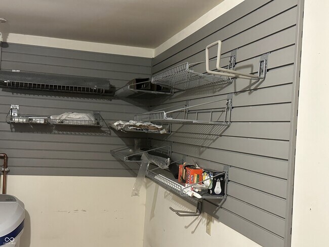 Building Photo - 592 E Vermont St