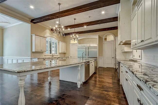 Building Photo - 5559 Holly Springs Dr