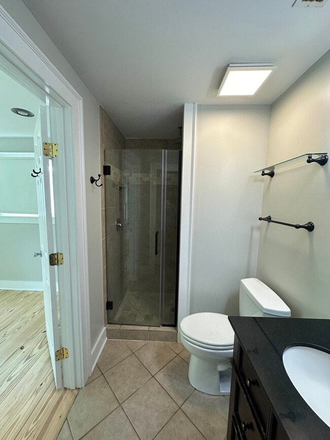 Building Photo - Charming Private Carriage Home in Downtown...