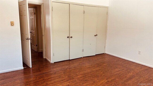 Building Photo - 881 Albany Post Rd