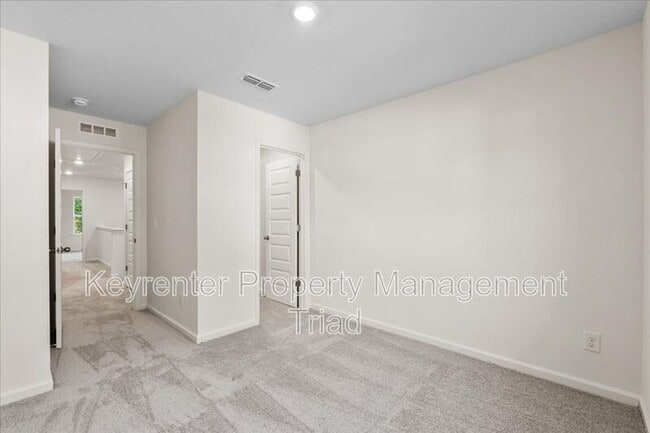 Building Photo - 174 Parker Ln