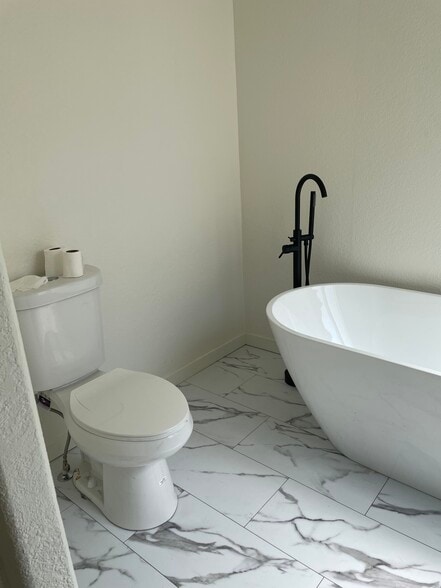 Building Photo - 3360 N Topanga Canyon Blvd