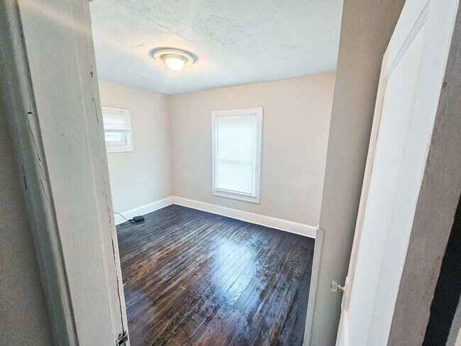 Building Photo - 712-712 N Bosart Ave