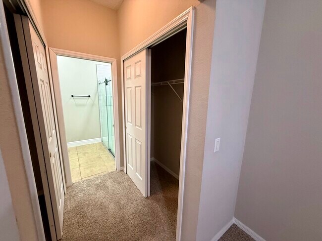 Building Photo - 3421 Home Town Ln